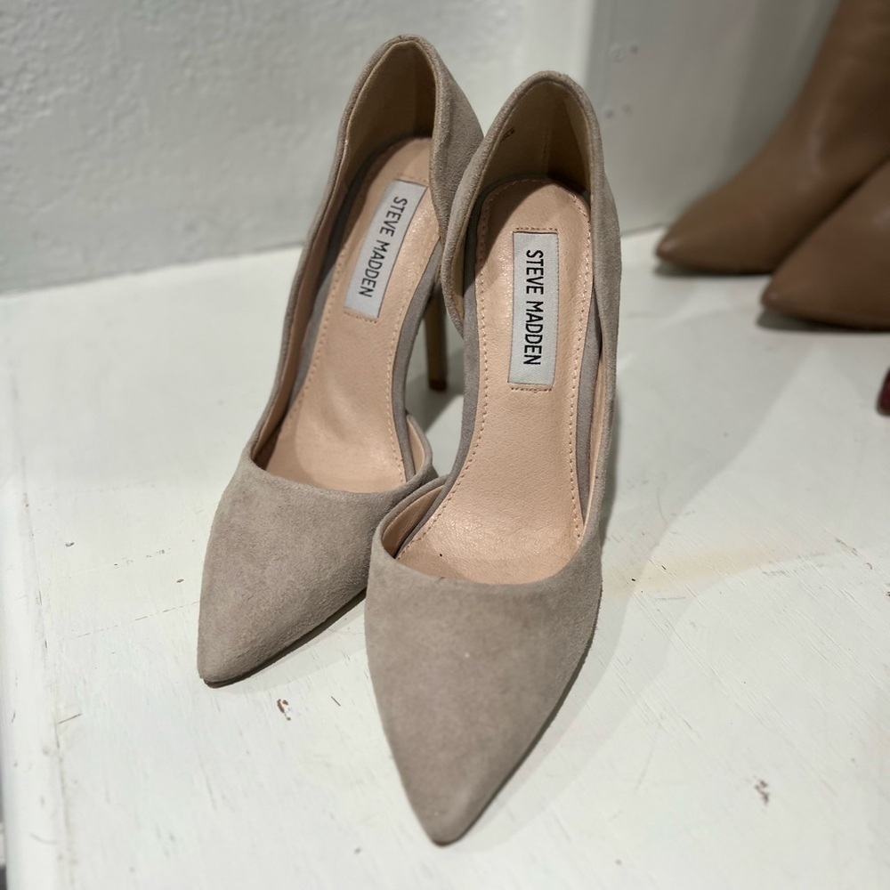Grey suede Pump heels - Picture 7 of 8